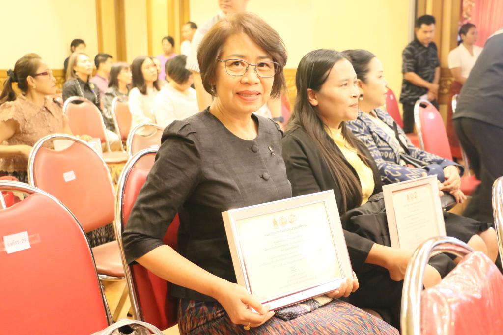 ดีพร้อมเซ็นเตอร์ 8 “เข้าร่วมพิธีมอบเกียรติบัตรชุมชน องค์กร และอำเภอคุณธรรม ประจำปีงบประมาณ พ.ศ.2568